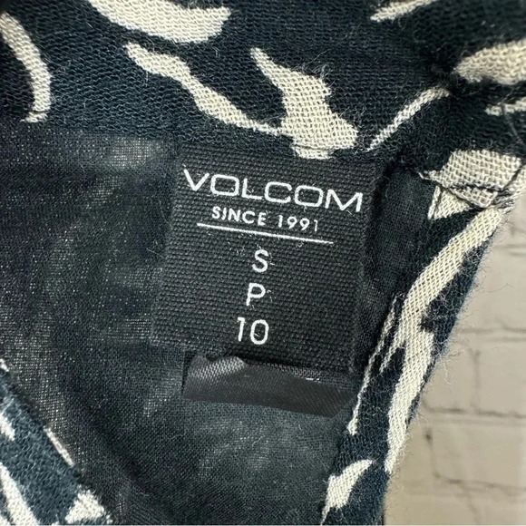 Volcom Salty Free Dress Black White Floral Size Small - Picture 5 of 10